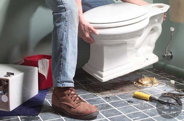 nguyên nhân khiến bồn cầu rỉ nước