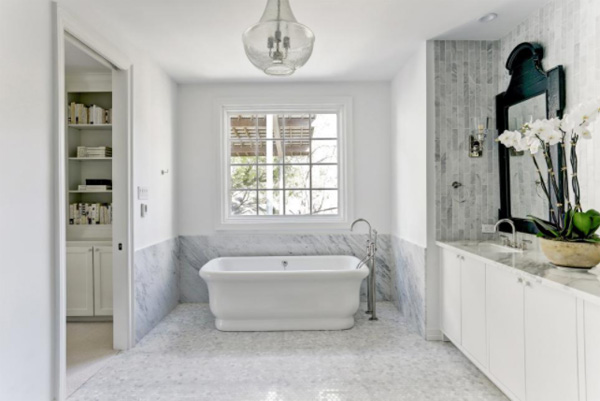 Phong tam co bon anh 15